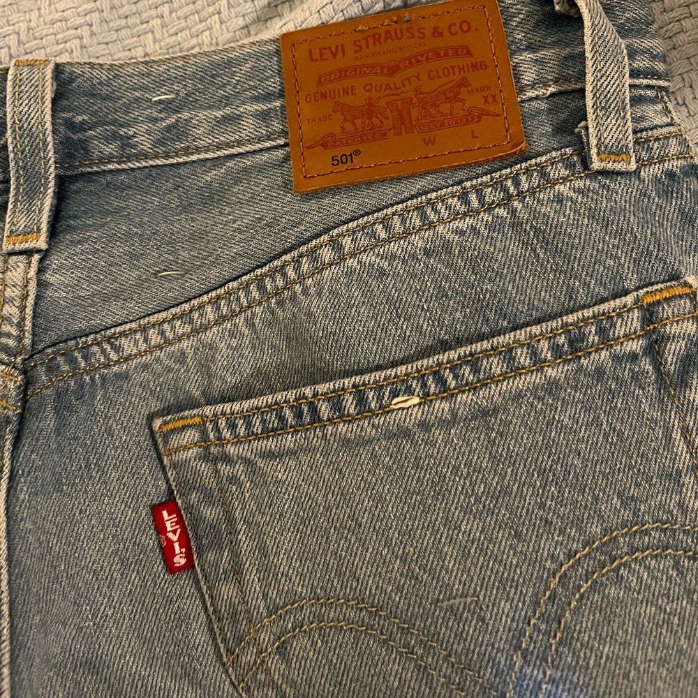 Levi’s 501 wedgie fit ripped jeans
